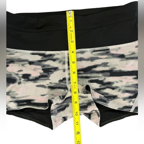 Lululemon Water Bound Short size 8 - Picture 6 of 9